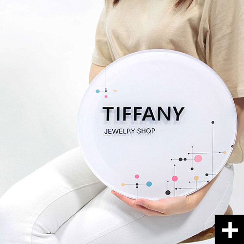 예쁜 아크릴 카페현판 Tiffany입니당.